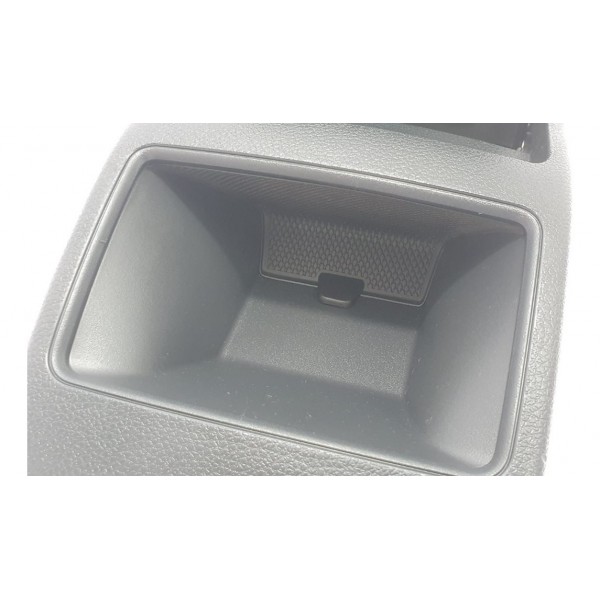 Acabamento Central Traseiro Mercedes Benz A 200 2015 