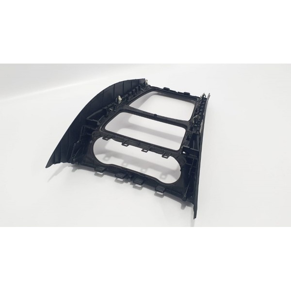 Moldura Console Central Mercedes Benz A200 2015 Com Detalhes