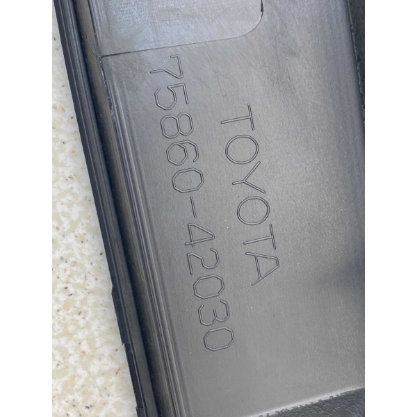 Spoiler Esquerdo Toyota Rav4 Hybrid 2020 (arranhada) Preto