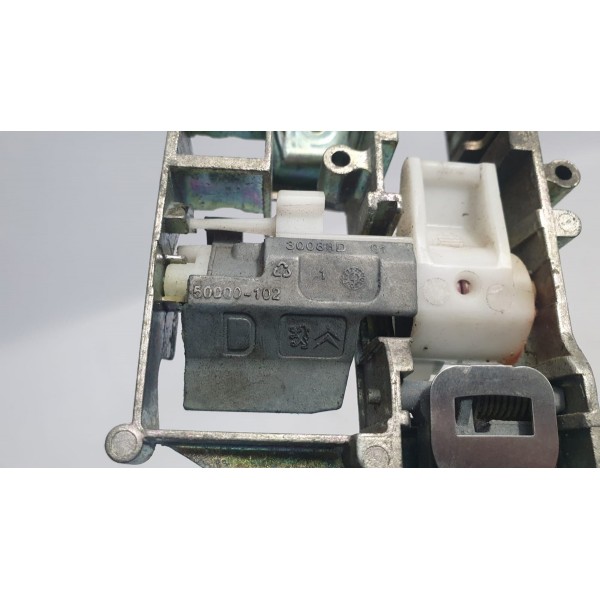 Suporte Maçaneta Traseira Direita Peugeot 308 Thp 2015 Prateado