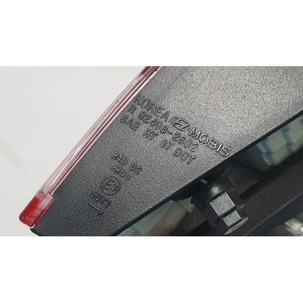 Lanterna Tampa Traseira Direita Hyundai Ix35 2.0 2016 Direito/passageiro Vermelho E Transparente