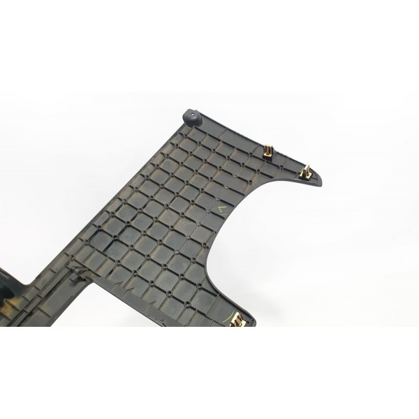 Moldura Painel Porta Objetos Gm Chevrolet Tracker 1.4t 2017 Preto