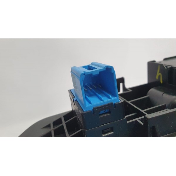 Botão Comando Vidro Trava Porta Direita Gm Tracker 1.4t 2017