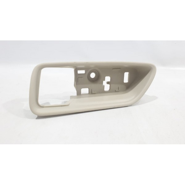 Moldura Maçaneta Interna Porta Traseira Esq Corolla Cross 23 Traseira