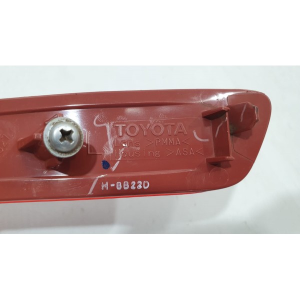 Refletor Parachoque Traseiro Esq Toyota Corolla Cross 2023 Vermelho