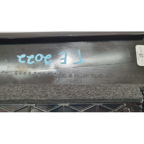 Aplique Coluna Porta Tras Esq Gm Equinox Premier 1.5 2022 Preto