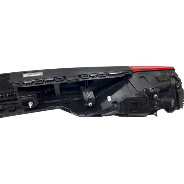 Lanterna Central Traseira Audi Q8 3.0 Hybrid 2020 Vermelho