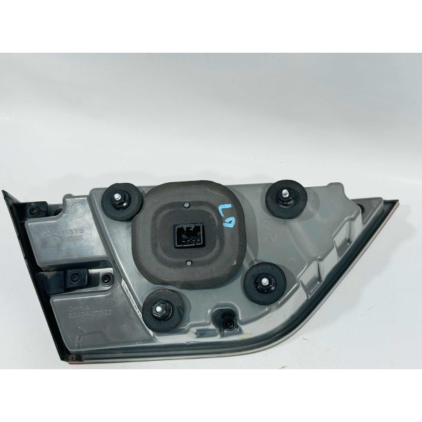 Lanterna Tampa Traseira Direita Kia Quoris 2016