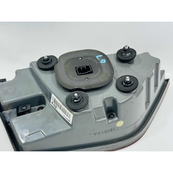 Lanterna Tampa Traseira Direita Kia Quoris 2016