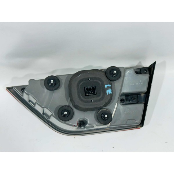 Lanterna Tampa Traseira Esquerda Kia Quoris 2016