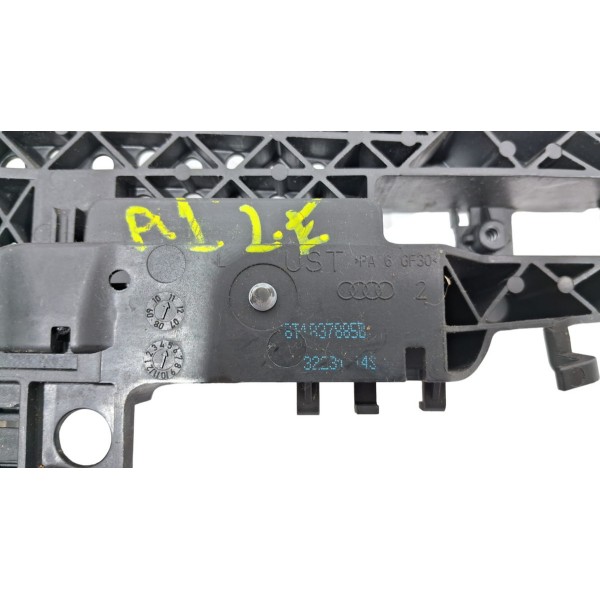 Suporte De Maçaneta Dianteira Esquerda Audi A1  Dianteira