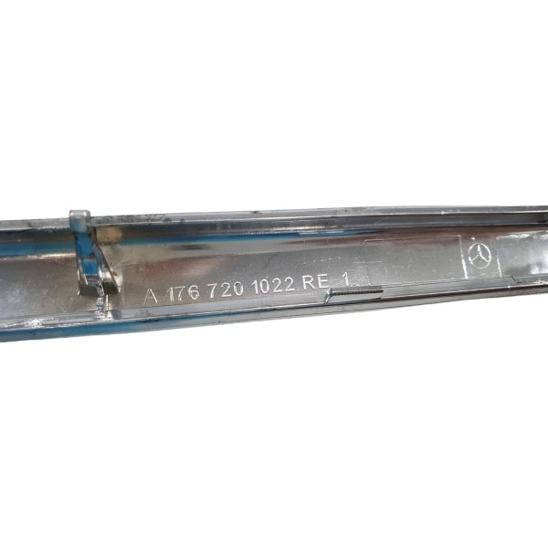 Friso Porta Dianteira Direita Mercedes A200 2017 Prateado